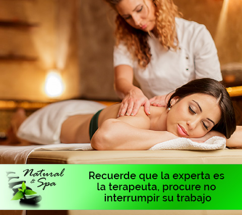 Centro estético Bogotá, mujer recibiendo masajes en un spa