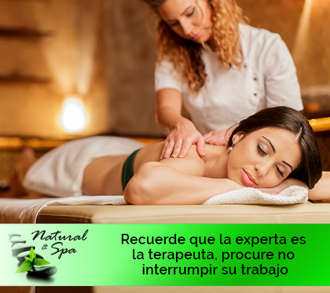 Centro esttico Bogot, mujer recibiendo masajes en un spa